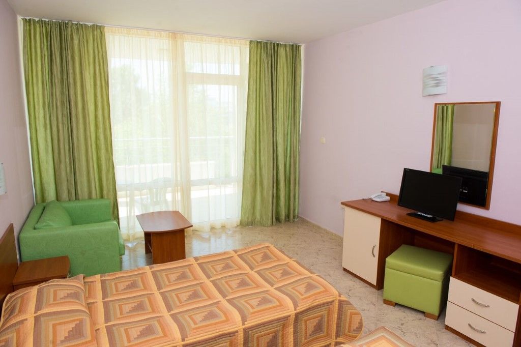 Ivana Palace - Free Parking Otel